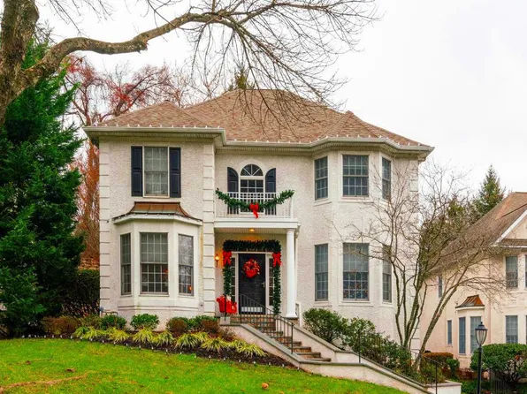414 Spring Garden Ln, Conshohocken, PA 19428