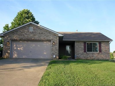 1015 Pebble Creek Dr, Jeffersonville, IN, 47130