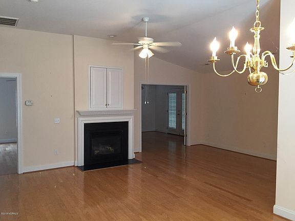 3rd image of 5003 Glen Cove Drive SE