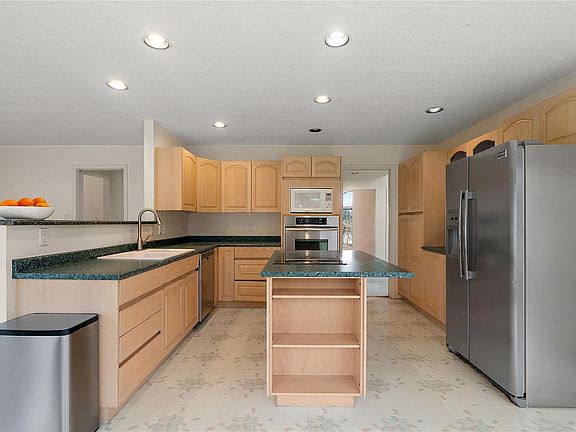 5th image of 6024 Columbine Rd