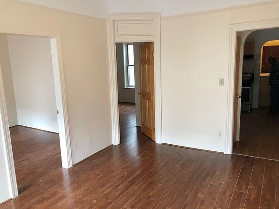 3rd image of 921 42nd St #2F