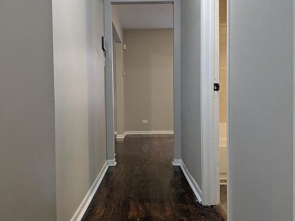 3rd image of 1059 Wentworth Ave