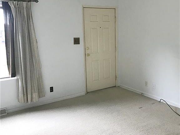 4th image of 712 Woodland Dr