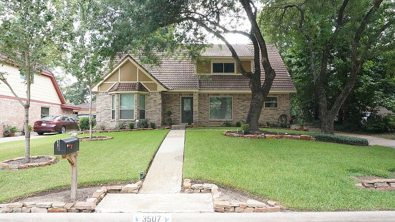 Mature Trees and Lanscaping