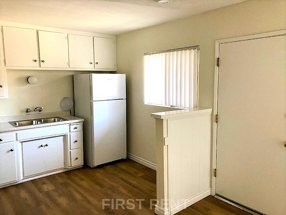 4th image of 1278 Robinson Ave APT 8