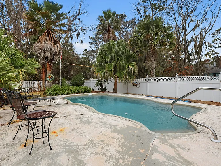 202 Penrose Dr — Photo 29