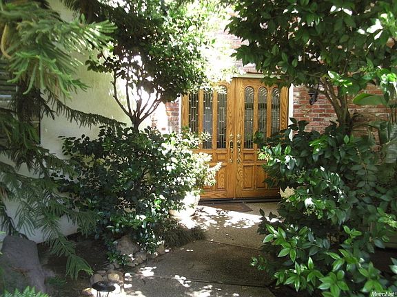 2nd image of 528 Applewood Dr