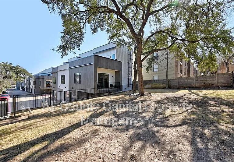 2804 S 1st St #2106-2804 — Photo 3