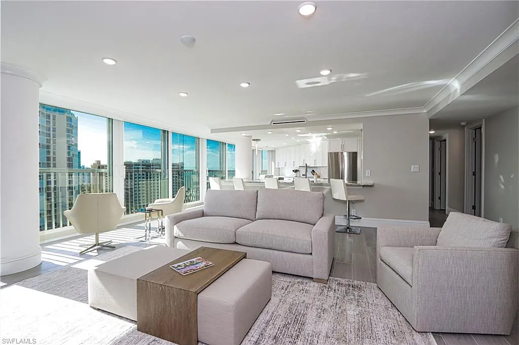 Park Shore — Photo 3