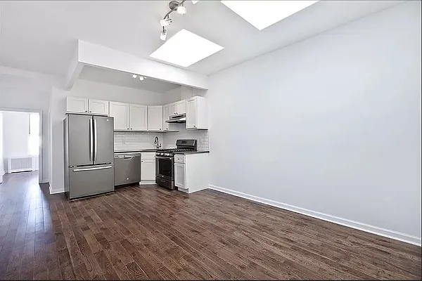 Rented by Compass | media 11