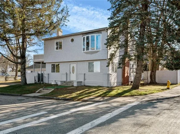 16 Courtway St, Narragansett, RI 02882