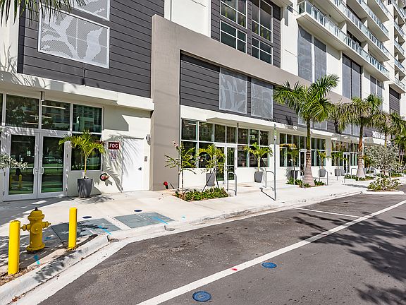 4th image of 321 NE 26th St #608