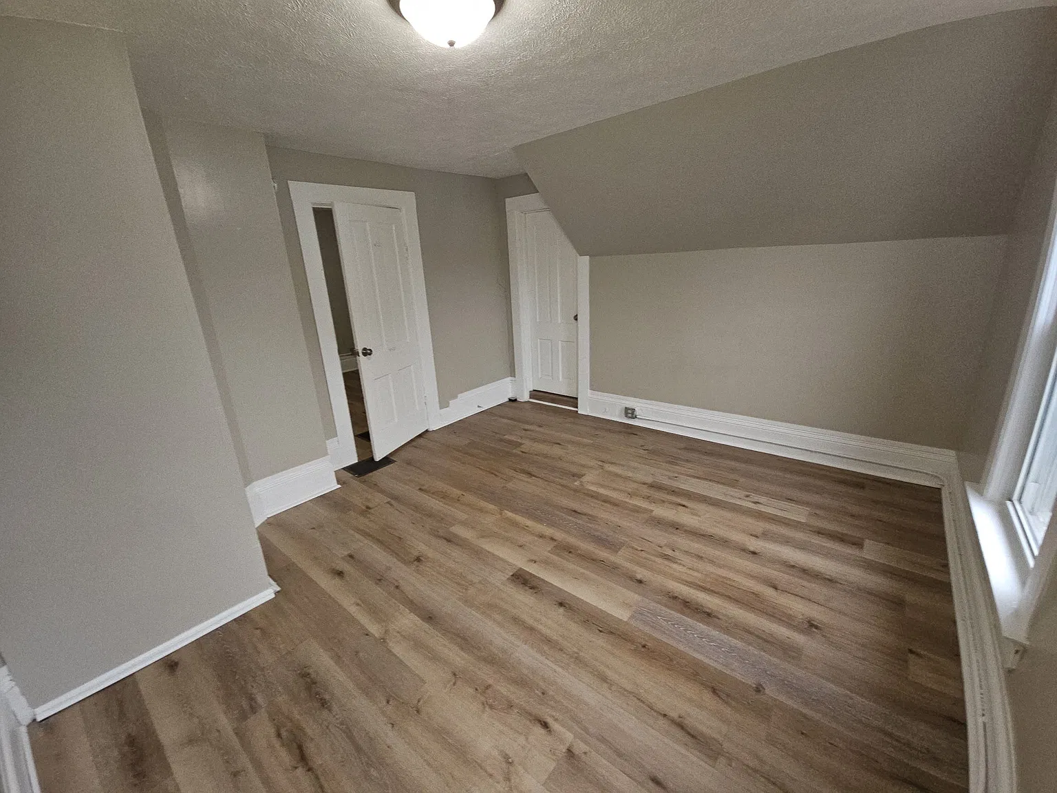 1031 Benton St - 2 — Photo 3