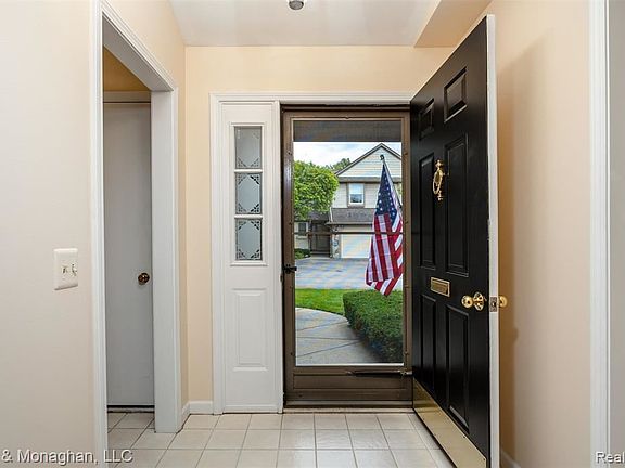 3rd image of 417 Oak Run Ct