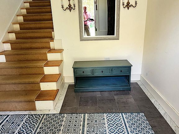 entrance / foyer