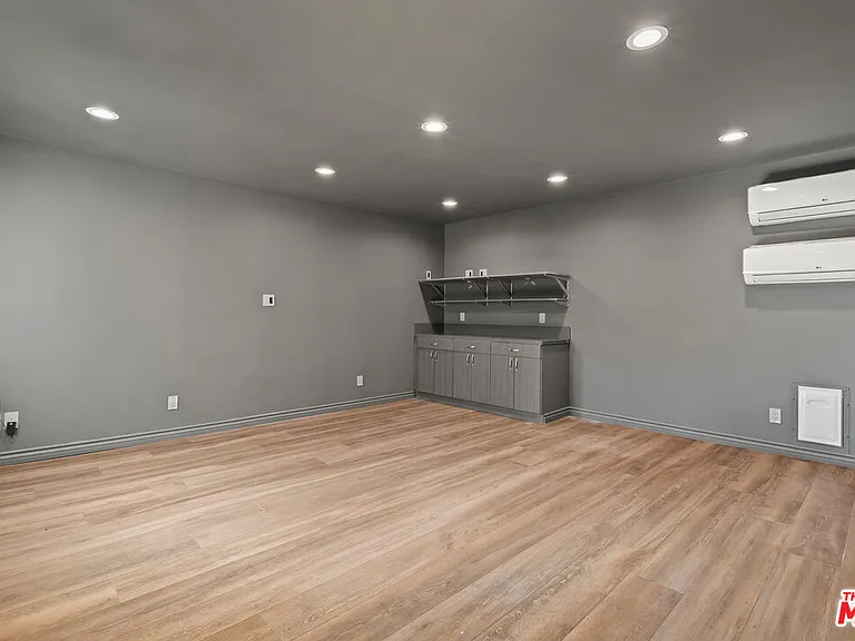 4530 Bakman Ave — Photo 18