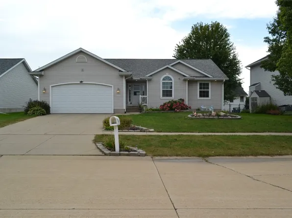 1127 Tiara Dr NE, Cedar Rapids, IA 52402