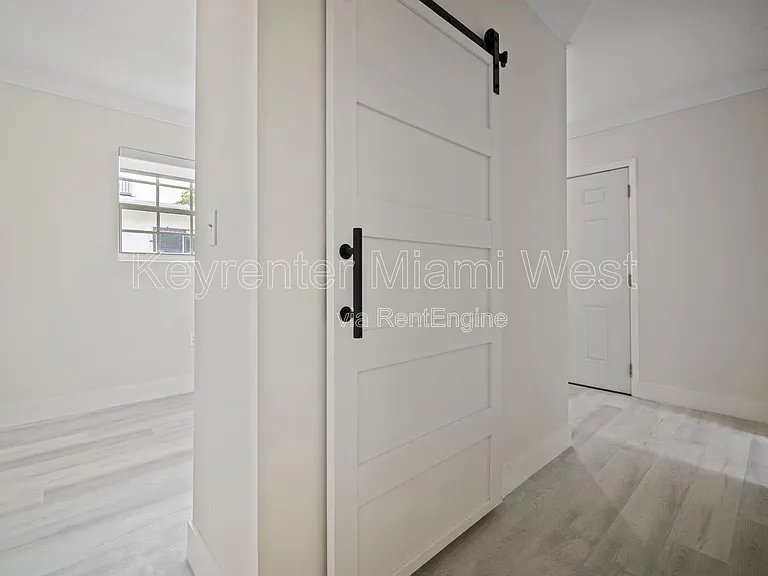 219 NW 10th Ave #4 — Photo 8