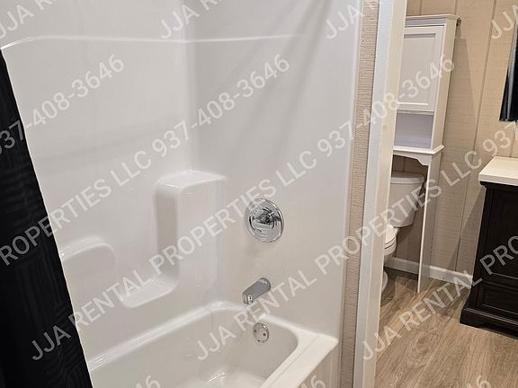 full bath with shower/tub