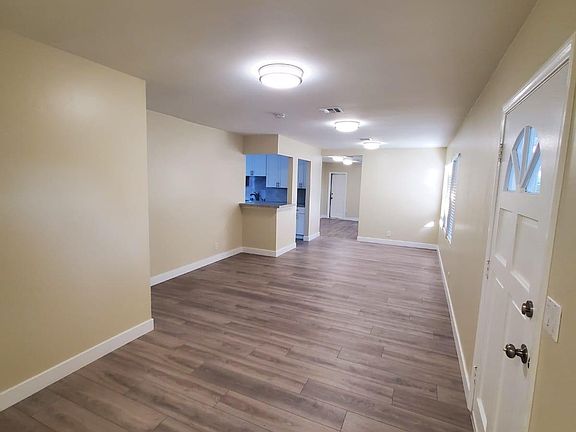 3rd image of 22201 Wyandotte St