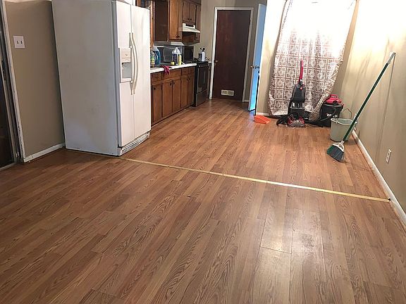 Kitchen, eat in area
