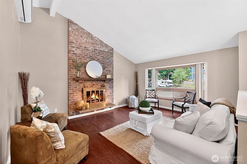 4th image of 4815 West Tapps Dr East