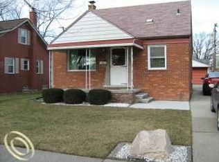 13368 Oakdale St, Southgate, MI 48195