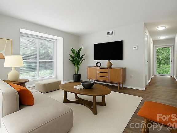 4th image of 1101 Surry Ln