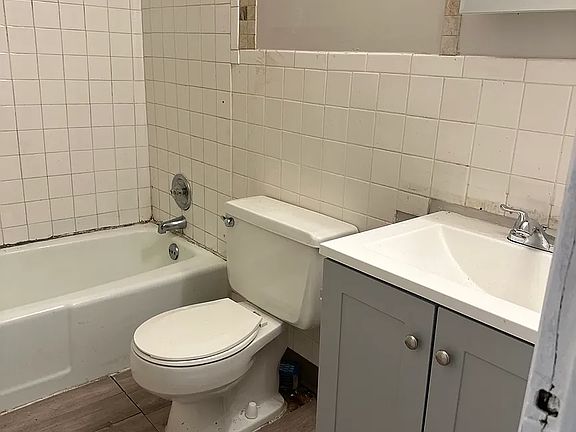 4th image of 4401 Marshall Ave #1