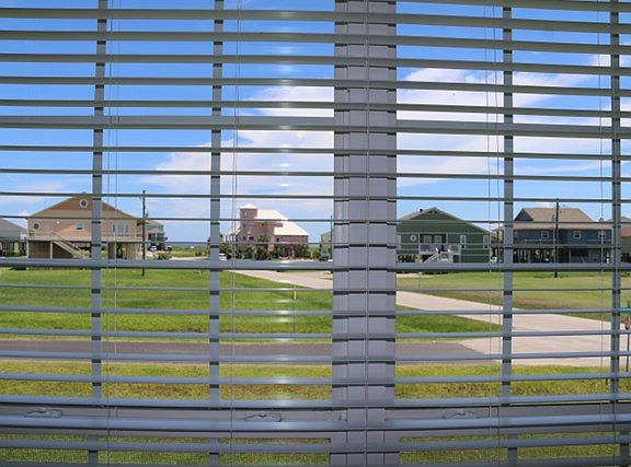 2nd image of 3201 Castle Dr
