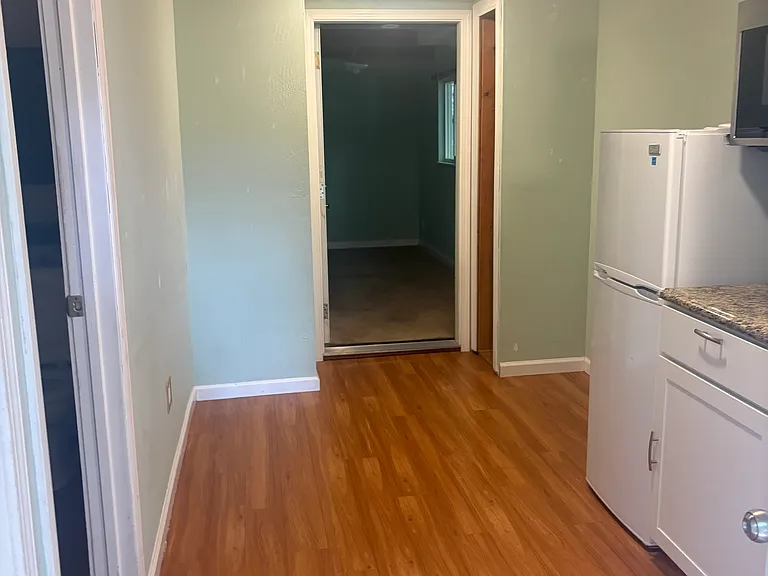1012 Sylvia Way — Photo 9