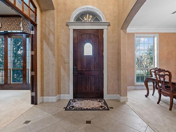 3rd image of 1042 Peregrine Pl