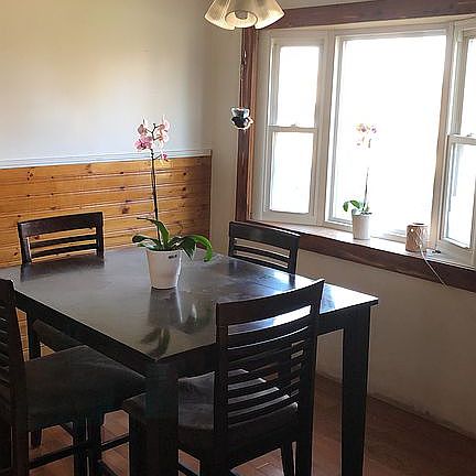 Dining room and bay window 