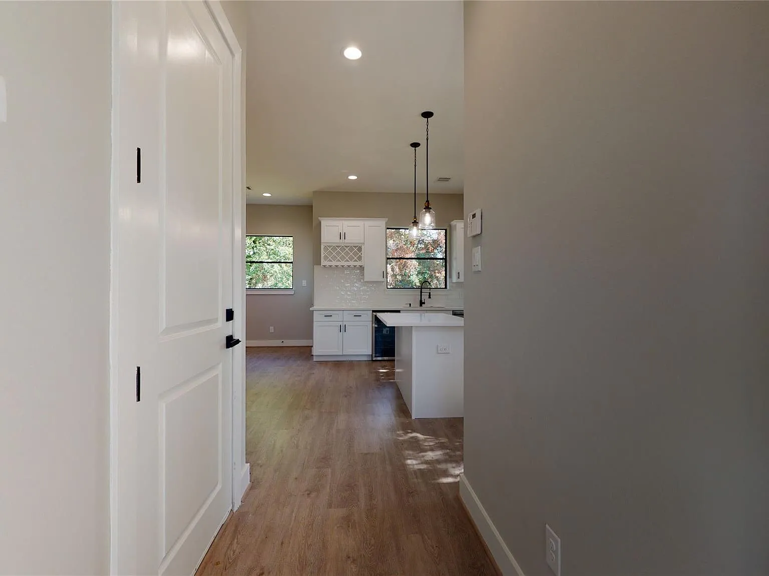 3 bed, 2.5 bath, 2011 sqft, $3,000 — Photo 4