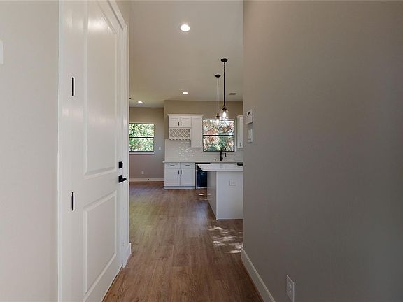 4th image of 806 39th St