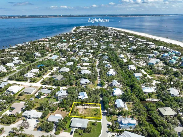 524 Lagoon Dr, Sanibel, FL 33957
