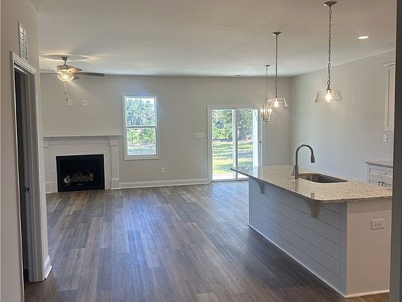 5th image of 111 Pine Needle Dr