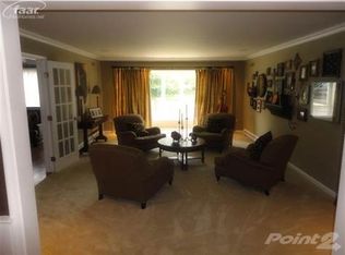 3490 Hawthorne Dr, Flint, MI 48503