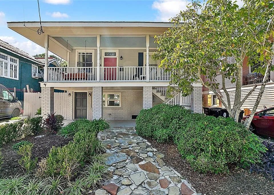 1st image of 4110 Fontainebleau Dr