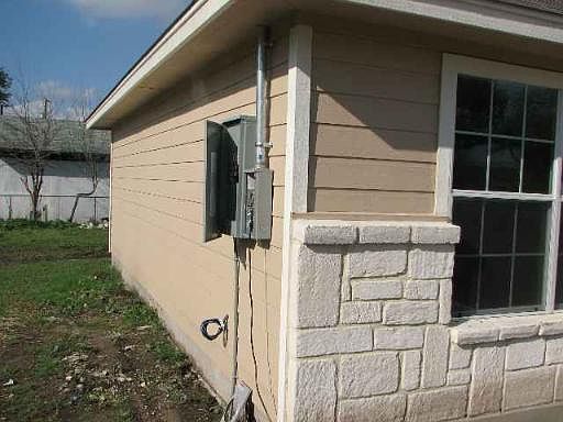 3rd image of 1014 GRAND RIVER DR