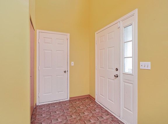 2nd image of 454 E Stratford Ln
