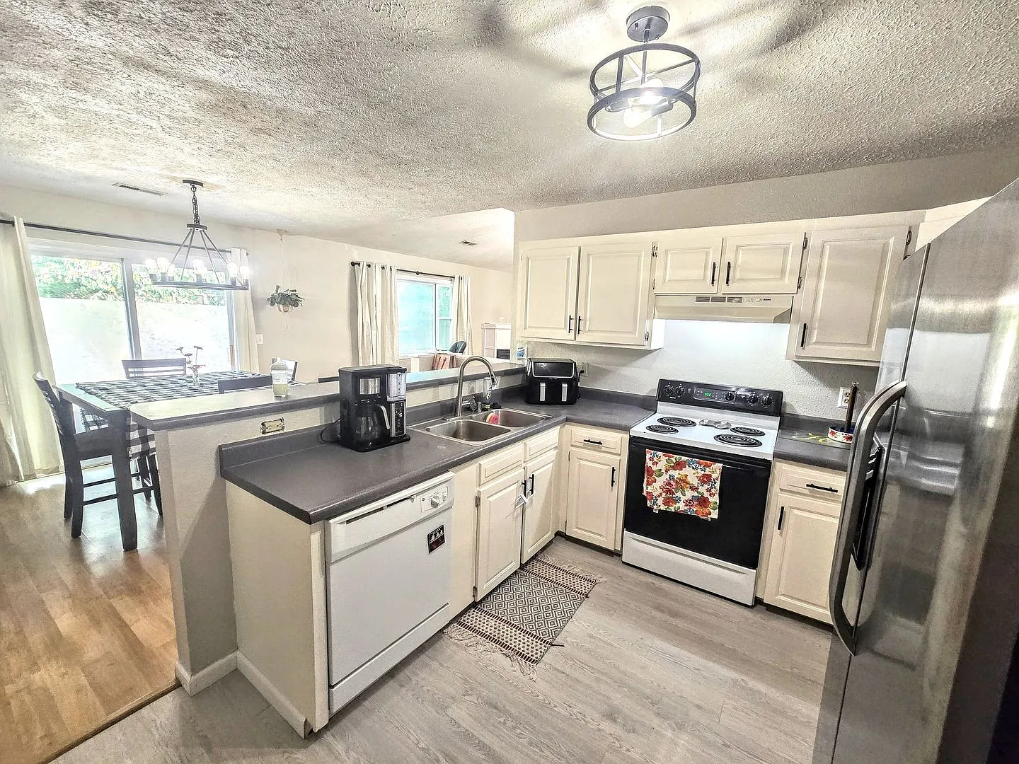 Great home close to post — Photo 3