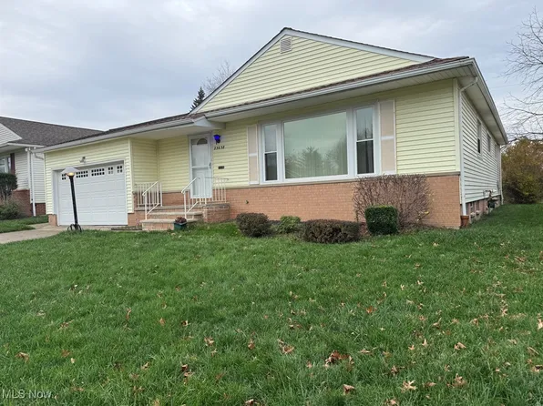 23638 Hillcroft Dr, Warrensville Heights, OH 44128