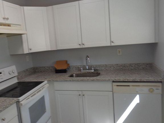 2nd image of 1220 Meadows Cir #1220