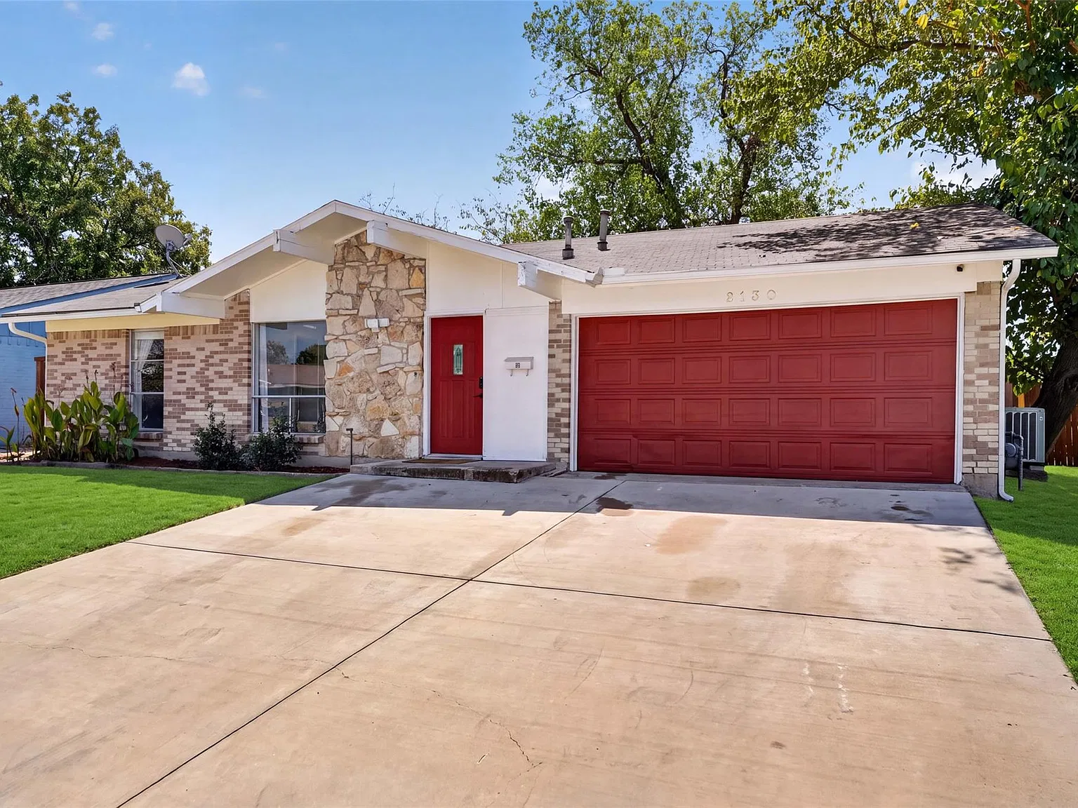 3 bed, 1193 sqft, $2,300 — Photo 3