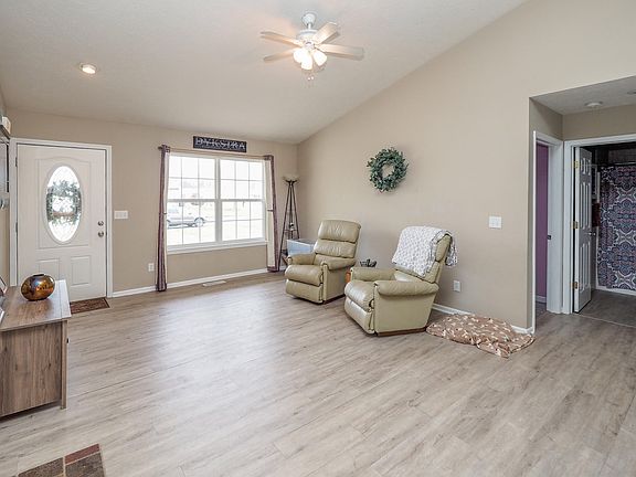 3rd image of 3840 Pristine Ave