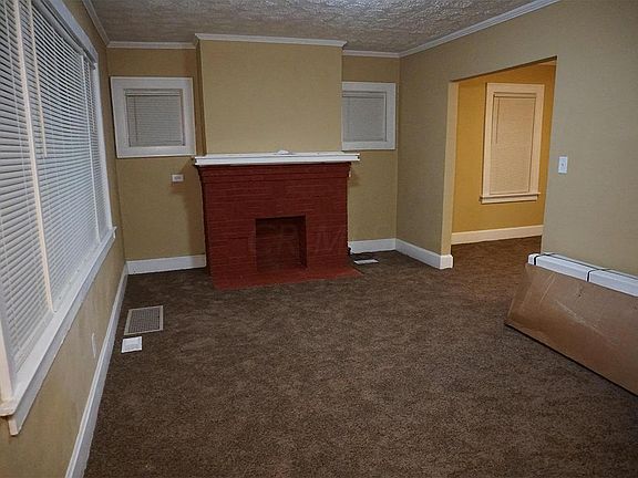 4th image of 442 Woodbury Ave
