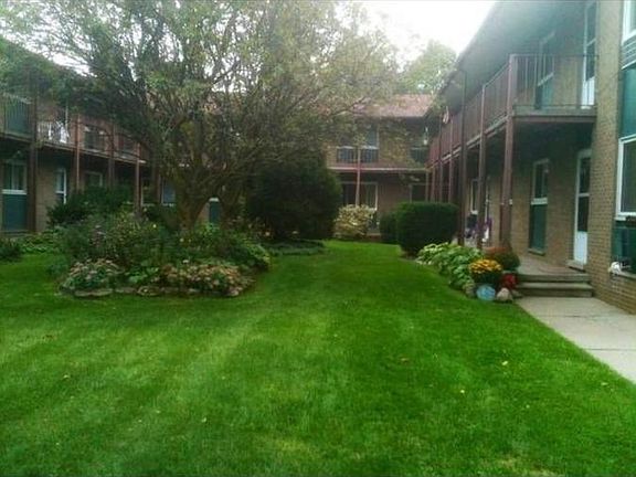 2nd image of 16235 Belmont Ave APT 3