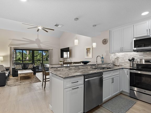 4th image of 26 Village Del Lago Cir