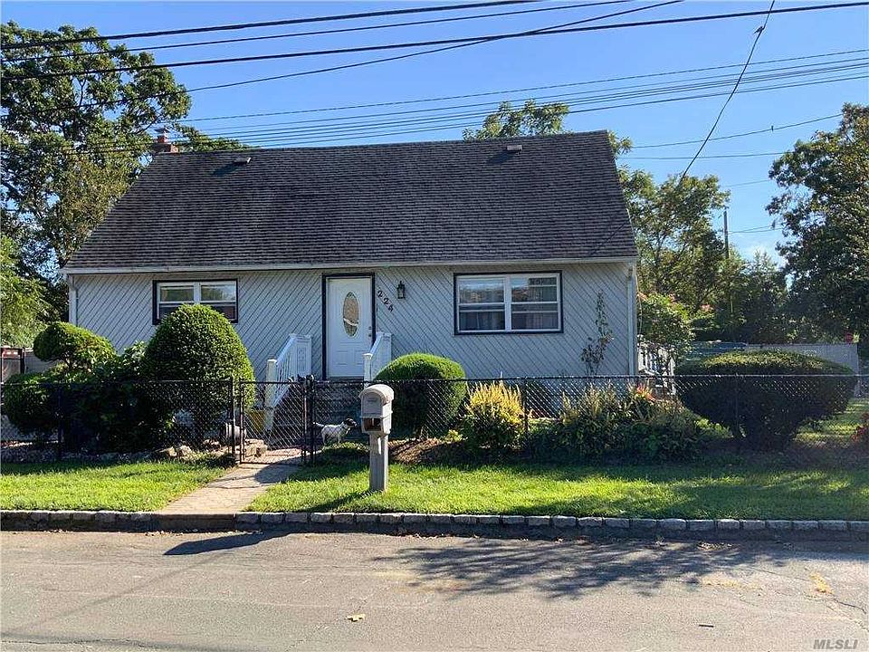 1st image of 224 42nd St